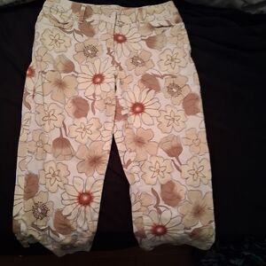 Covington Floral Capris - Cream and Brown